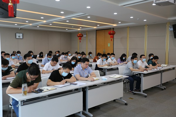 參會人員 斜前方 編輯圖.jpg
