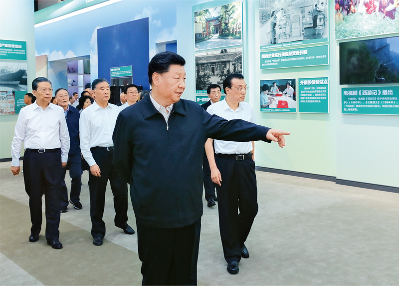 2019年9月23日，黨和習近平、李克強、汪洋、王滬寧、趙樂際、韓正、王岐山等在北京展覽館參觀“偉大歷程　輝煌成就——慶祝中華人民共和國成立70周年大型成就展”?！⌒氯A社記者 鞠鵬/攝